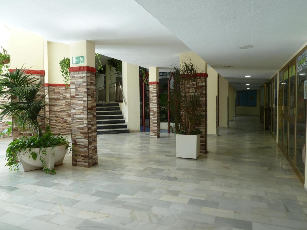 Parking Privado Benalbeach بينالماذينا المظهر الخارجي الصورة